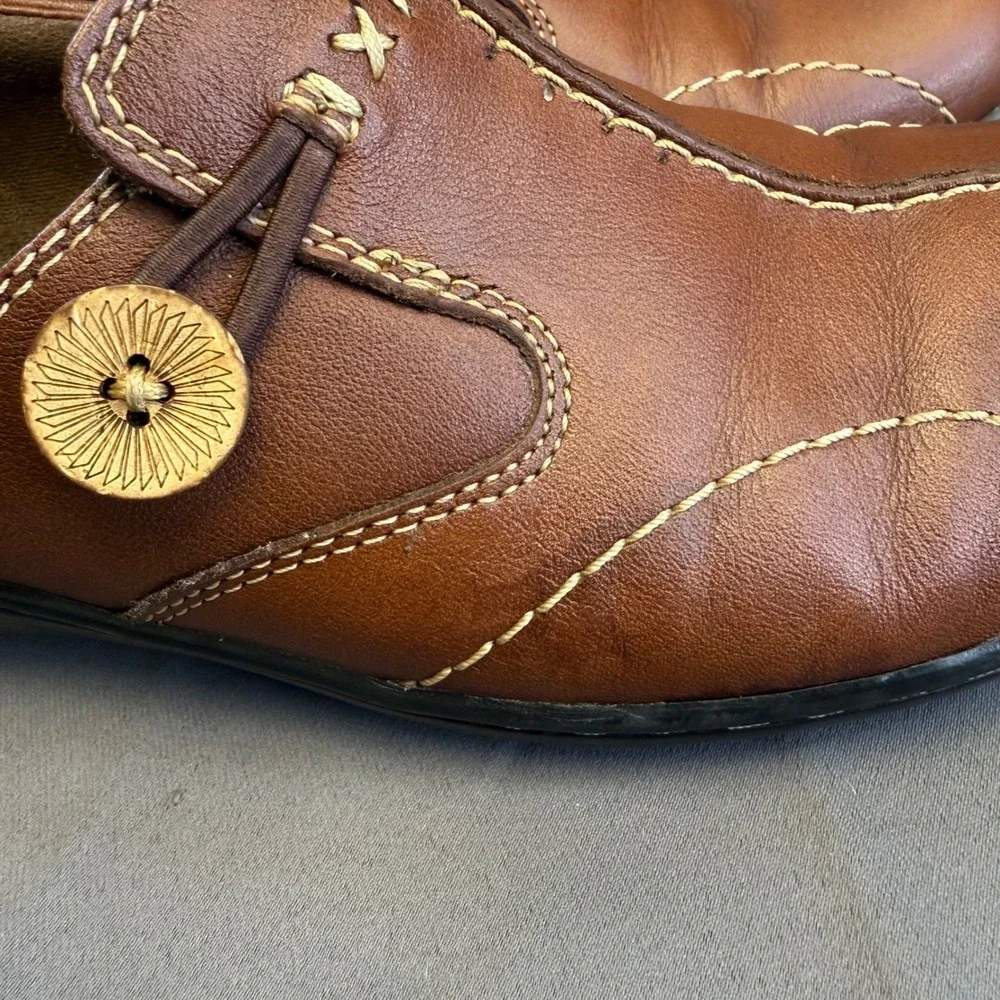 Clarks Brown Leather Slip On Loafers Button Detail Contrast Stitch 35063 Mens 8M